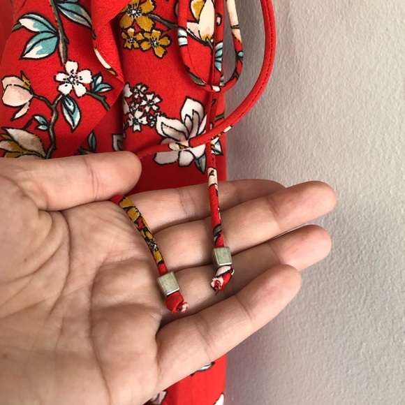 Red floral print wrap dress - Picture 3 of 7